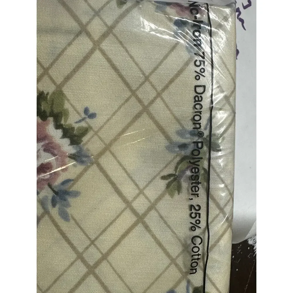 VTG JCPenney Daphne Floral 2 Queen Pillowcases